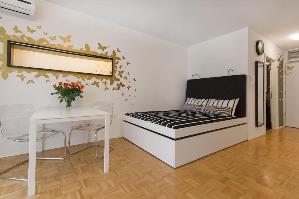 Gorgeous Central Flat With Garage Любляна Екстер'єр фото