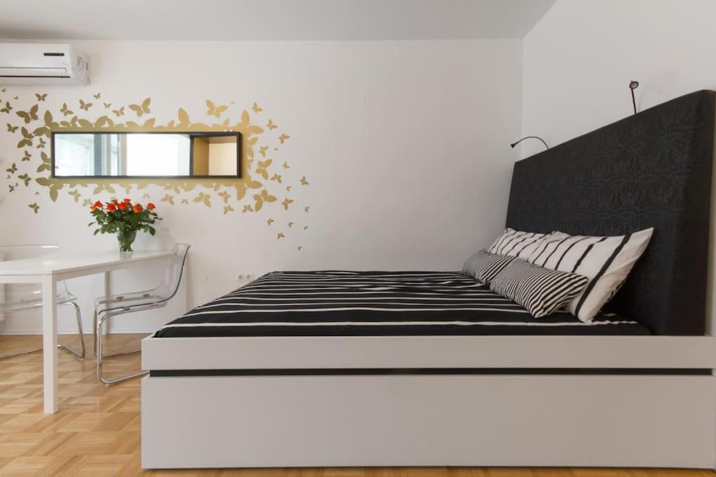 Gorgeous Central Flat With Garage Любляна Екстер'єр фото