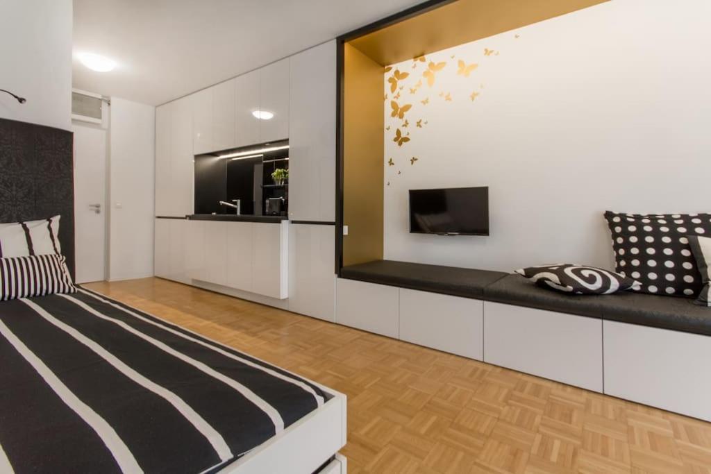 Gorgeous Central Flat With Garage Любляна Екстер'єр фото