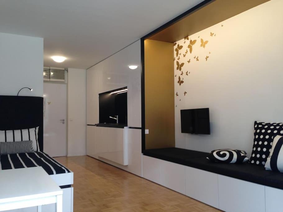 Gorgeous Central Flat With Garage Любляна Екстер'єр фото