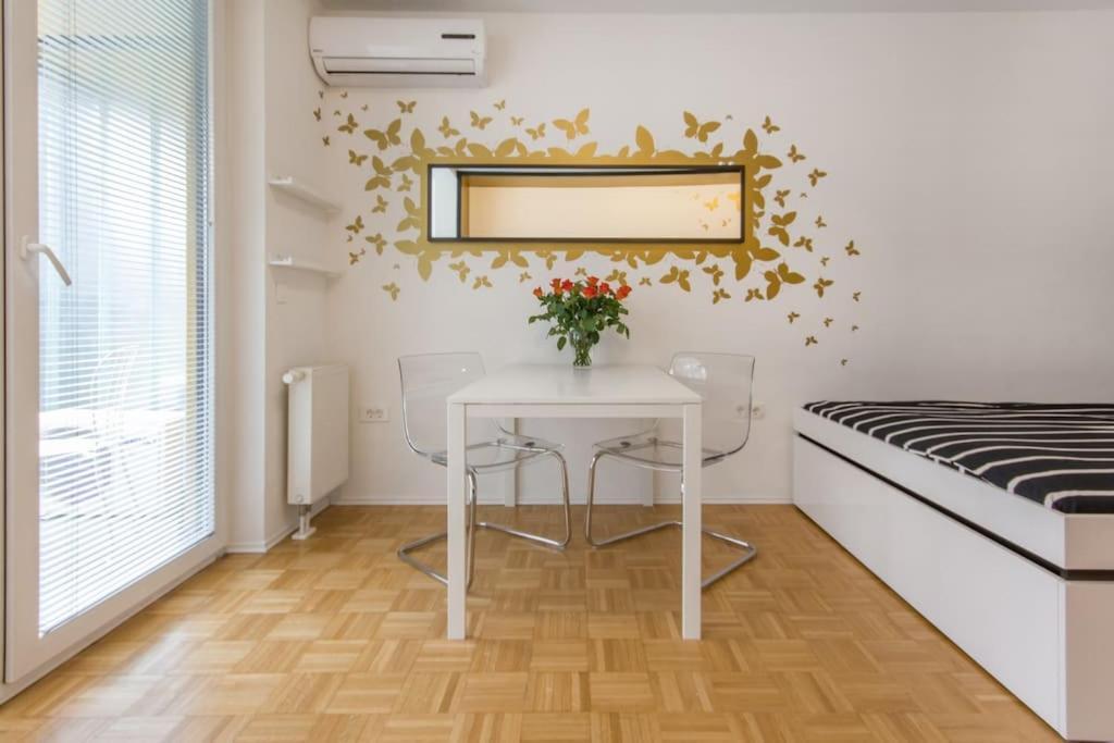 Gorgeous Central Flat With Garage Любляна Екстер'єр фото