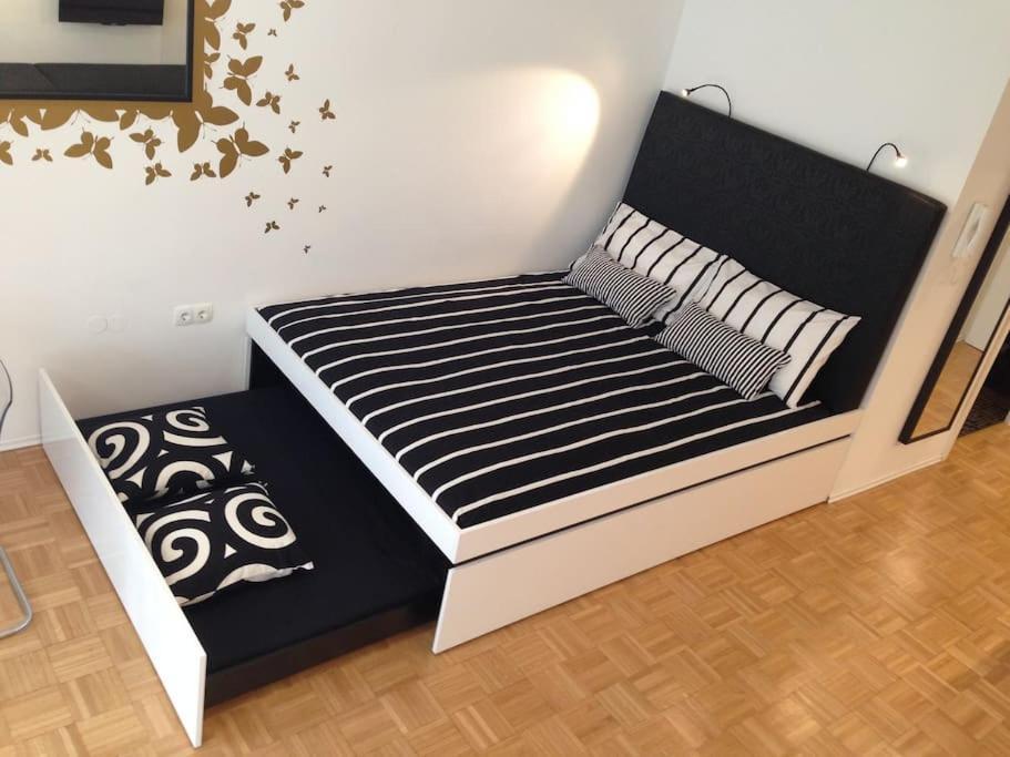 Gorgeous Central Flat With Garage Любляна Екстер'єр фото